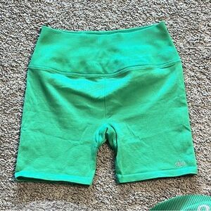 Alo lettuce ribbed favorite short size S